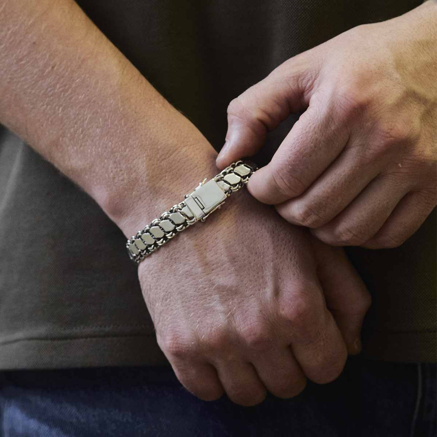 Срібний браслет бісмарк подвійний з великою пластиною і коробкою